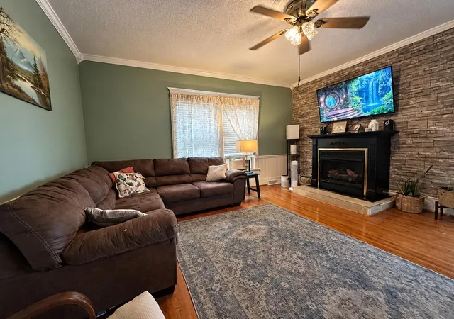 Photo 3 of Single family home for sale at 116 E High St, Mount Sterling, KY 40353 | MLS# 26024958 | Listing updated on 2026-09-10
