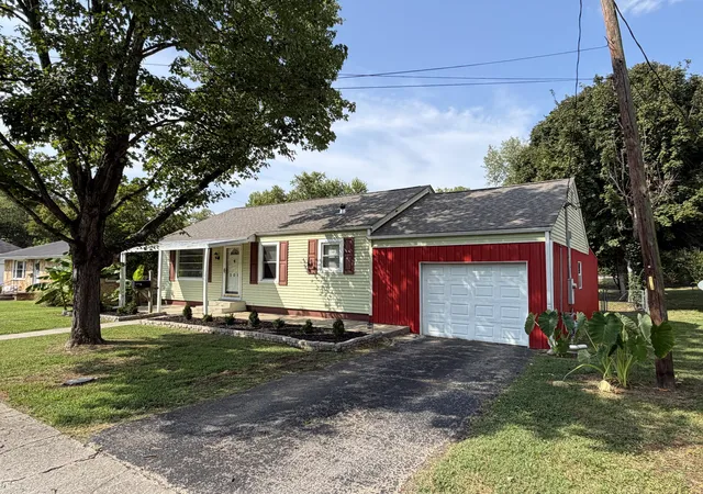 Photo 3 of Sale Pending at 201 Prince St, Princeton, KY 42445 | MLS# 26024996 | Listing updated on 2026-09-21