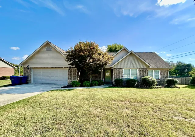 Single family home for sale at 254 Observation Pointe Dr, Somerset, KY 42503 | MLS# 26025055