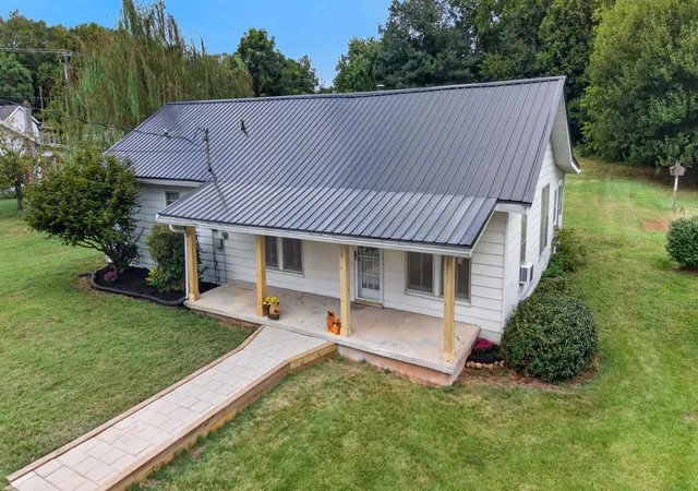 Single family home for sale at 244 Walnut St, Monticello, KY 42633 | MLS# 26025005
