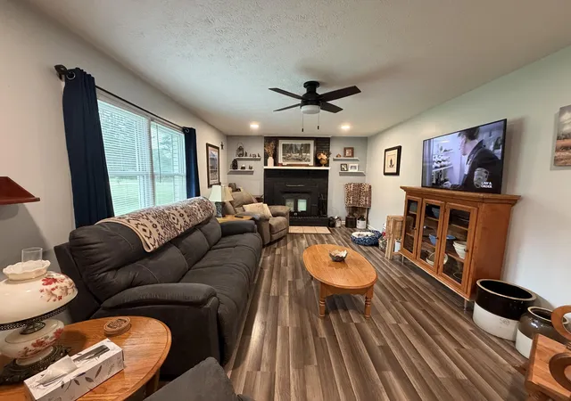 Photo 2 of Single family home for sale at 120 Halls Gap Ests Rd, Stanford, KY 40484 | MLS# 26024990 | Listing updated on 2026-09-10