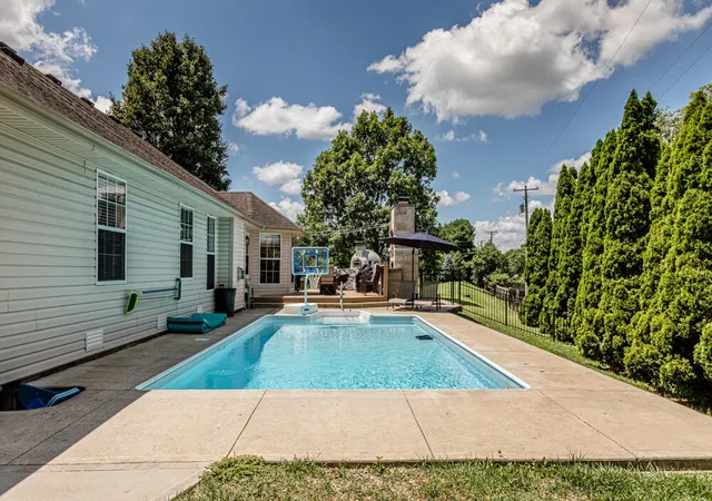 Photo 3 of Single family home for sale at 748 Eureka Dr, Versailles, KY 40383 | MLS# 26025077 | Listing updated on 2026-09-14