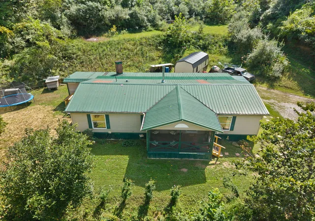 Photo 4 of Sale Pending at 2724 State Route 580, Oil Springs, KY 41238 | MLS# 26025012 | Listing updated on 2026-10-25