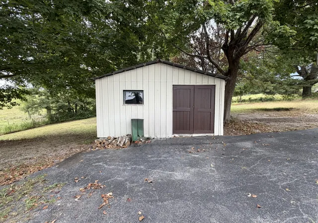 Photo 19 of Single family home for sale at 1050 Madisonville Rd, Princeton, KY 42445 | MLS# 26025026 | Listing updated on 2026-09-12