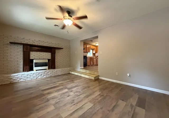 Photo 2 of Single family home for sale at 1050 Madisonville Rd, Princeton, KY 42445 | MLS# 26025026 | Listing updated on 2026-09-12