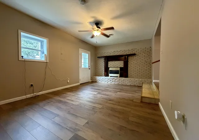 Photo 2 of Single family home for sale at 1050 Madisonville Rd, Princeton, KY 42445 | MLS# 26025026 | Listing updated on 2026-09-12