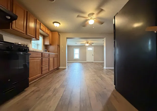 Photo 3 of Single family home for sale at 1050 Madisonville Rd, Princeton, KY 42445 | MLS# 26025026 | Listing updated on 2026-09-12