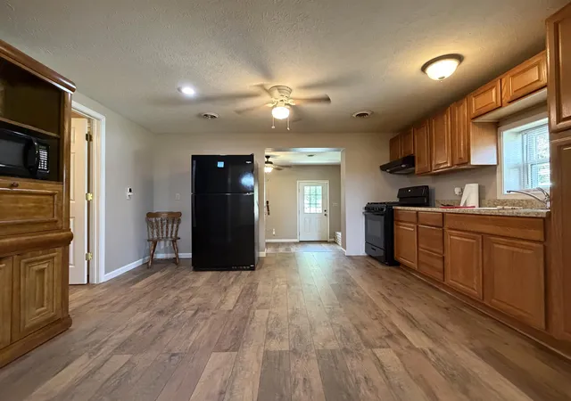 Photo 4 of Single family home for sale at 1050 Madisonville Rd, Princeton, KY 42445 | MLS# 26025026 | Listing updated on 2026-09-12