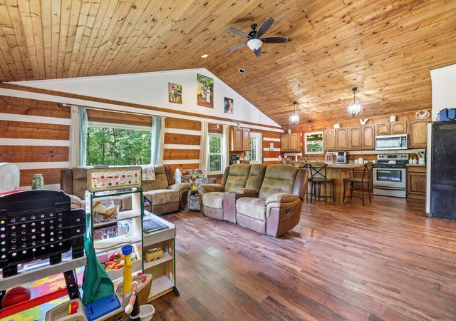 Photo 2 of Single family home for sale at 2709 Dooms Chapel Rd, Symsonia, KY 42082 | MLS# 26025049 | Listing updated on 2026-09-11