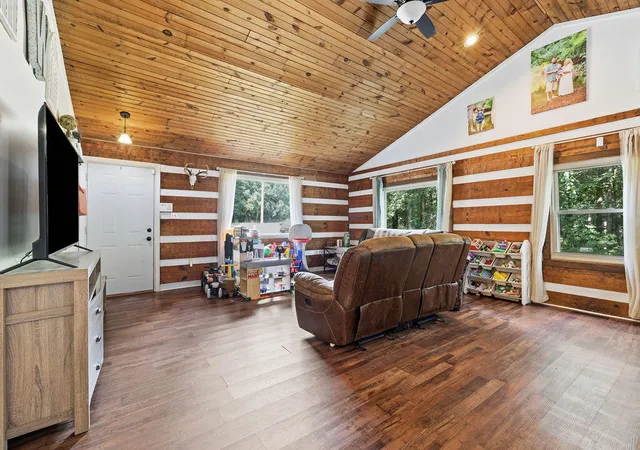 Photo 3 of Single family home for sale at 2709 Dooms Chapel Rd, Symsonia, KY 42082 | MLS# 26025049 | Listing updated on 2026-09-11