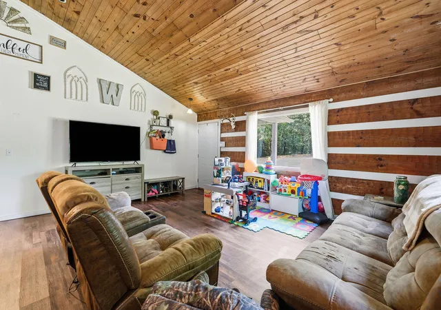 Photo 4 of Single family home for sale at 2709 Dooms Chapel Rd, Symsonia, KY 42082 | MLS# 26025049 | Listing updated on 2026-09-11