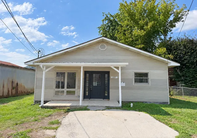 Photo 1 of Single family home for sale at 229 1st Street, Barbourville, KY 40906 | MLS# 26025119 | Listing updated on 2026-10-12