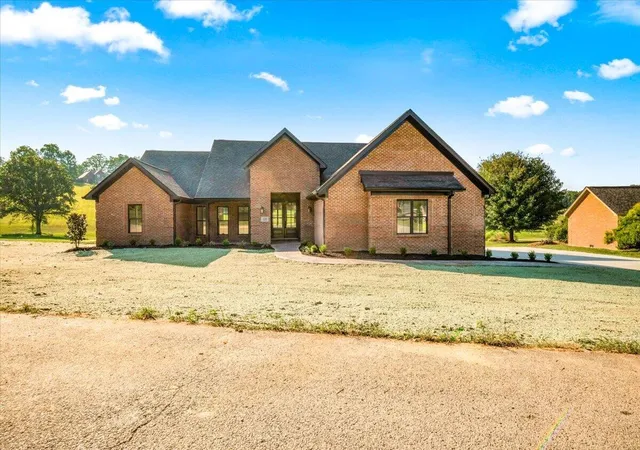 Photo 2 of Sale Pending at 129 Pin Oak Trl, London, KY 40744 | MLS# 26025041 | Listing updated on 2026-10-13