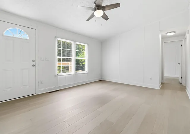 Photo 4 of Single family home for sale at 4210 Slate Branch Rd, Somerset, KY 42503 | MLS# 26025073 | Listing updated on 2026-09-11