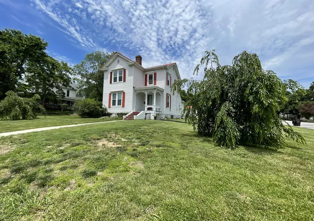 Photo 2 of Single family home for sale at 302 Danville St, Lancaster, KY 40444 | MLS# 26025116 | Listing updated on 2026-09-11