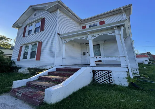 Photo 3 of Single family home for sale at 302 Danville St, Lancaster, KY 40444 | MLS# 26025116 | Listing updated on 2026-09-11