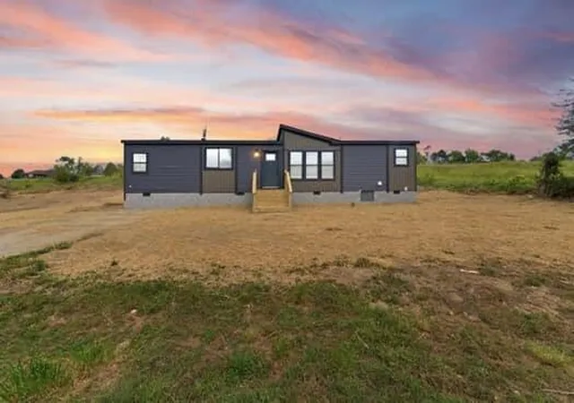 Photo 2 of Single family home for sale at 95 Hawkins Rd, London, KY 40744 | MLS# 26025067 | Listing updated on 2026-09-11