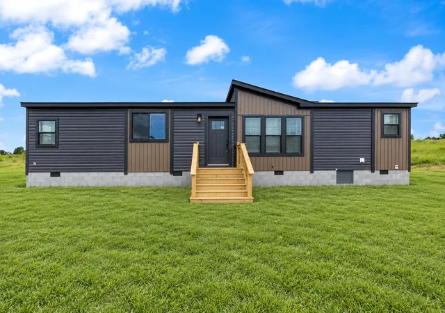 Photo 3 of Single family home for sale at 95 Hawkins Rd, London, KY 40744 | MLS# 26025067 | Listing updated on 2026-09-11