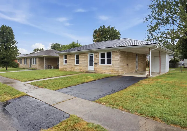 Photo 2 of Single family home for sale at 737 Greenbriar Dr, Harrodsburg, KY 40330 | MLS# 26025066 | Listing updated on 2026-09-11