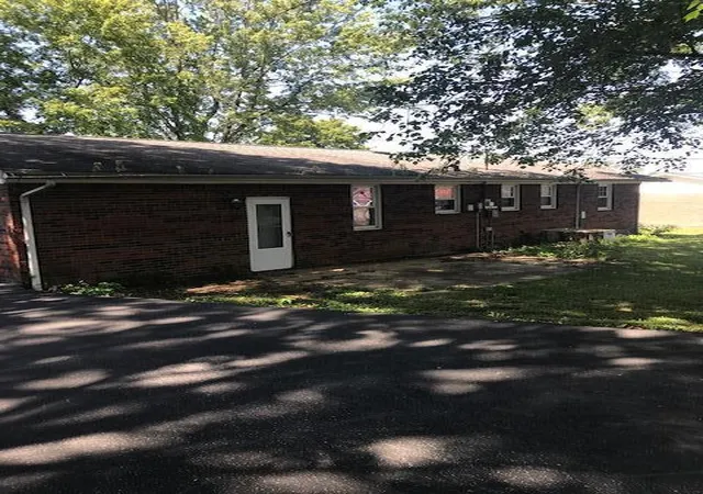 Photo 2 of Single family home for sale at 224 Country Dr, Marion, KY 42064 | MLS# 26025075 | Listing updated on 2026-09-11
