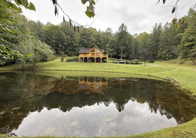 Photo 3 of Single family home for sale at 1040 Red Hl Rd, Livingston, KY 40445 | MLS# 26025079 | Listing updated on 2026-09-11