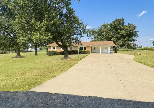 Photo 1 of Single family home for sale at 87 Meadow Ln, Princeton, KY 42445 | MLS# 26025123 | Listing updated on 2026-09-12