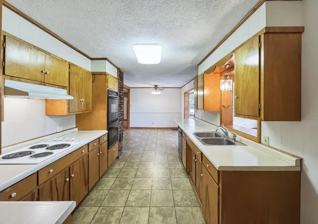 Photo 2 of Single family home for sale at 87 Meadow Ln, Princeton, KY 42445 | MLS# 26025123 | Listing updated on 2026-09-12