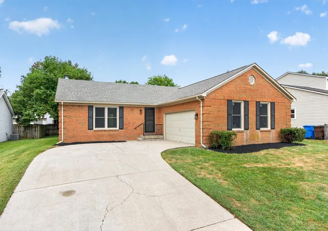 Photo 2 of Single family home for sale at 421 Merribrook Ct, Lexington, KY 40503 | MLS# 26025097 | Listing updated on 2026-09-11