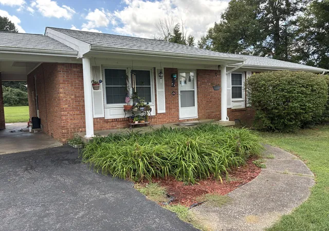 Photo 2 of Sale Pending at 120 Maple Dr, Paducah, KY 42003 | MLS# 26025253 | Listing updated on 2026-09-19