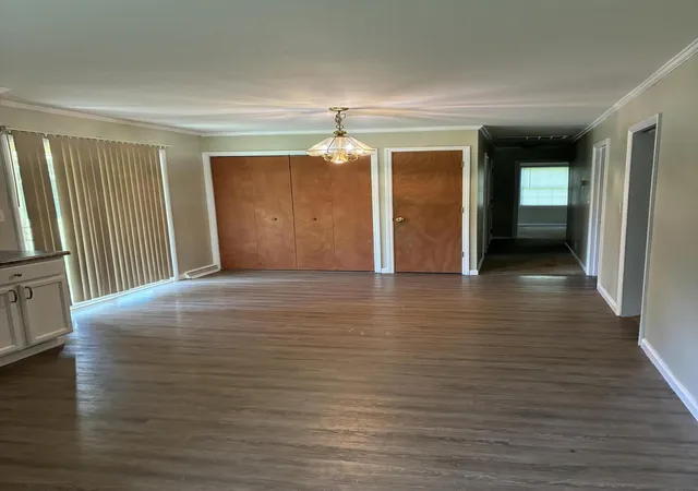 Photo 3 of Single family home for sale at 120 Maple Dr, Paducah, KY 42003 | MLS# 26025253 | Listing updated on 2026-10-16