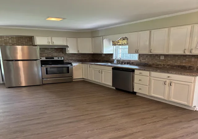 Photo 4 of Single family home for sale at 120 Maple Dr, Paducah, KY 42003 | MLS# 26025253 | Listing updated on 2026-10-16