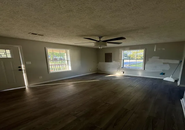 Photo 3 of Single family home for sale at 1225 S Irvine Rd, Irvine, KY 40336 | MLS# 26025148 | Listing updated on 2026-09-12