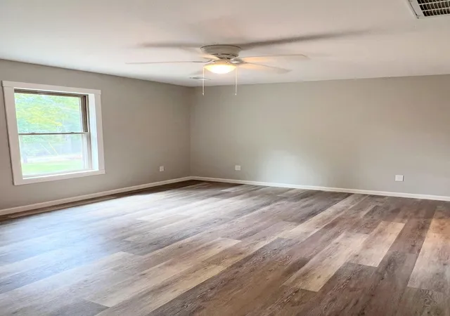 Photo 3 of Single family home for sale at 114 Boilermaker Rd, Cadiz, KY 42211 | MLS# 26025107 | Listing updated on 2026-09-11