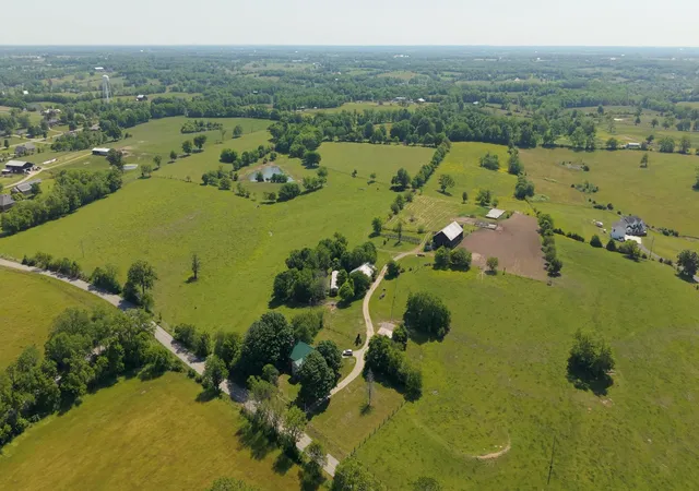 Photo 22 of Single family home for sale at 6300 B Mccowans Fry Rd, Versailles, KY 40383 | MLS# 26025349 | Listing updated on 2026-09-15