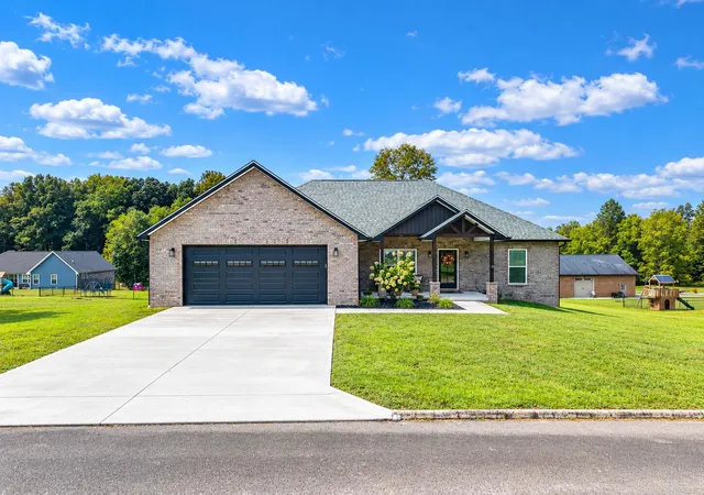Photo 1 of Sale Pending at 22 E Barrington Dr, Somerset, KY 42503 | MLS# 26025113 | Listing updated on 2026-09-13