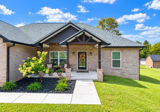 Photo 2 of Sale Pending at 22 E Barrington Dr, Somerset, KY 42503 | MLS# 26025113 | Listing updated on 2026-09-13