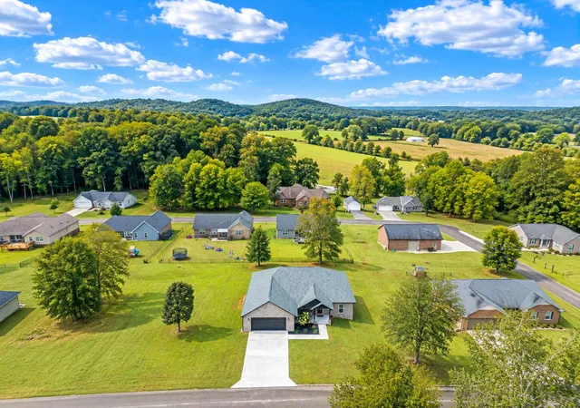 Photo 3 of Sale Pending at 22 E Barrington Dr, Somerset, KY 42503 | MLS# 26025113 | Listing updated on 2026-09-13