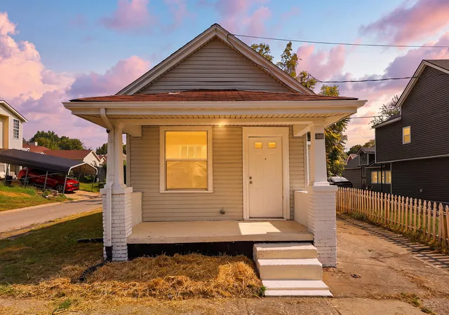 Single family home for sale at 271 E 4th Street, Lexington, KY 40508 | MLS# 26025234 | Listing updated on 2026-09-14