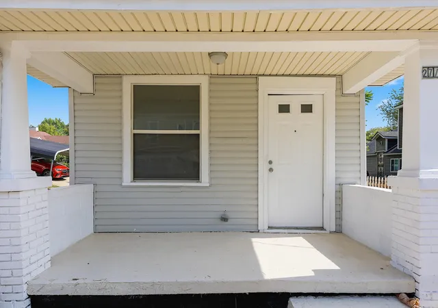 Photo 2 of Single family home for sale at 271 E 4th Street, Lexington, KY 40508 | MLS# 26025234 | Listing updated on 2026-09-14