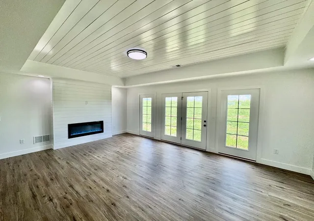 Photo 2 of Single family home for sale at 76 Mattingly Ln, Springfield, KY 40069 | MLS# 26025103 | Listing updated on 2026-09-23
