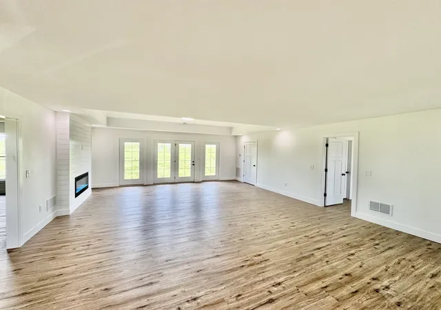 Photo 4 of Single family home for sale at 76 Mattingly Ln, Springfield, KY 40069 | MLS# 26025103 | Listing updated on 2026-09-23