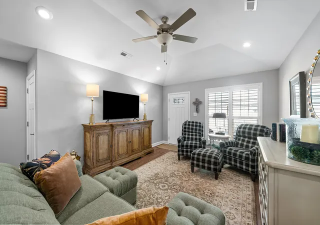 Photo 3 of Single family home for sale at 521 Justify Dr, Hopkinsville, KY 42240 | MLS# 26025125 | Listing updated on 2026-09-21