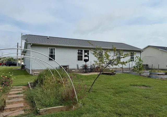 Photo 4 of Single family home for sale at 1376 Thornapple Dr, Mayfield, KY 42066 | MLS# 26025135 | Listing updated on 2026-09-12