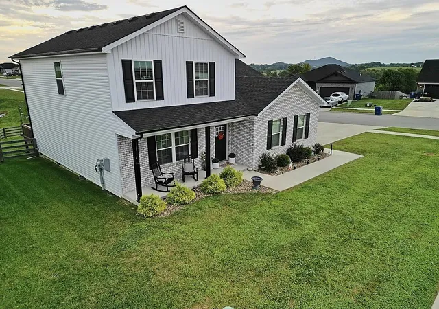 Photo 2 of Single family home for sale at 200 Brook Cvs, Berea, KY 40403 | MLS# 26025194 | Listing updated on 2026-09-21
