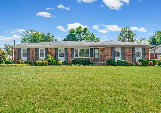Photo 1 of Single family home for sale at 102 Donna Dr, Hopkinsville, KY 42240 | MLS# 26025184 | Listing updated on 2026-09-13