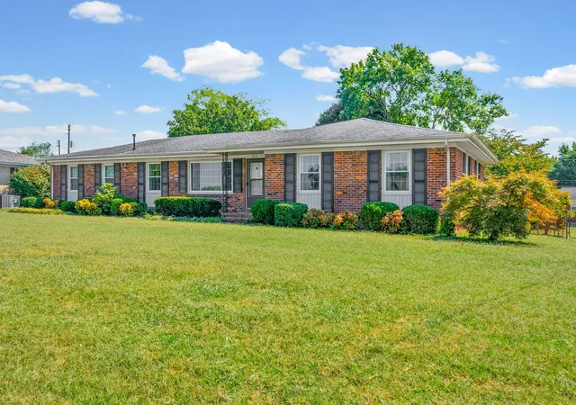 Photo 2 of Single family home for sale at 102 Donna Dr, Hopkinsville, KY 42240 | MLS# 26025184 | Listing updated on 2026-09-13