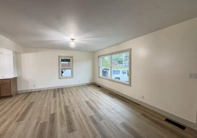 Photo 2 of Single family home for sale at 203 Summitt Ave, Somerset, KY 42501 | MLS# 26025179 | Listing updated on 2026-10-02