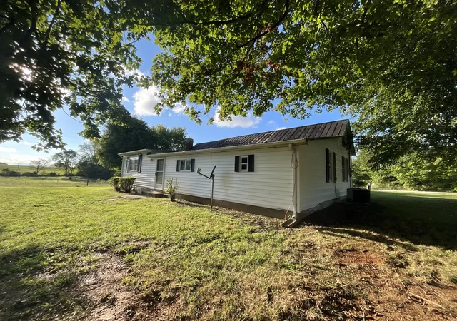 Photo 3 of Sale Pending at 3745 W Highway 635, Science Hill, KY 42553 | MLS# 26025185 | Listing updated on 2026-09-18