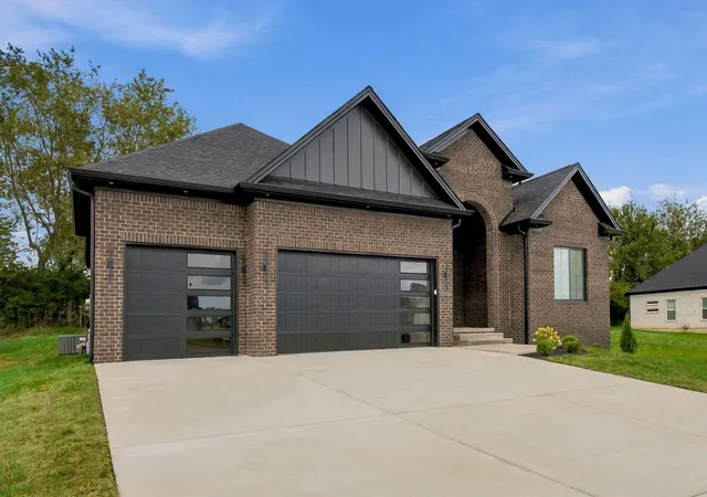 Photo 3 of Sale Pending at 1000 Shelburne Way, Nicholasville, KY 40356 | MLS# 26025191 | Listing updated on 2026-10-01