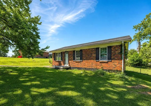Photo 2 of Sale Pending at 217 Brookfield Dr, Frankfort, KY 40601 | MLS# 26025199 | Listing updated on 2026-10-13